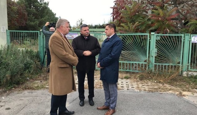 O planach spółki poinformowali (od lewej) poseł Andrzej Kryj, dyrektor oddziału Radosław Słoniewski i senator Jarosław Rusiecki.