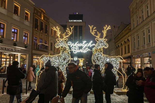 W świątecznym okresie będzie wiele okazji, by wyjść z domu i spędzić ten czas rodzinnie, aktywnie, inaczej. Wybraliśmy kilkanaście propozycji wydarzeń od 23 grudnia do 28 grudnia 2022 r. Szczegóły w naszej galerii.