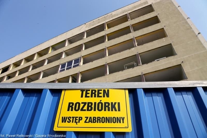 Wrocław: Cuprum już bez okien. Niedługo zaczną rozbiórkę (ZDJĘCIA)