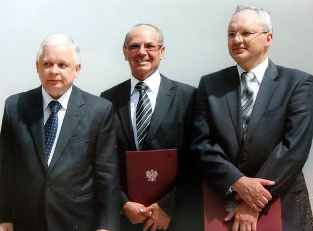 Niedawno sędzia Dariusz Łubowski (pierwszy z prawej), otrzymał z rąk prezydenta Lecha Kaczyńskiego nominację na sędziego Sądu Okręgowego w Tarnobrzegu, zaś sędzia Edward Loryś, na sędziego Sądu Apelacyjnego w Rzeszowie.