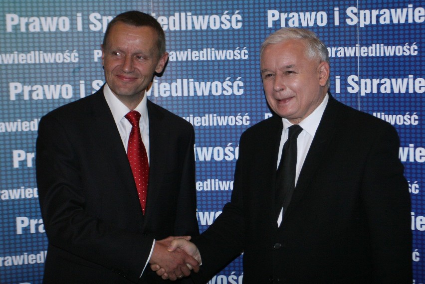Józef Leśniak (z lewej) z prezesem PiS-u Jarosławem...