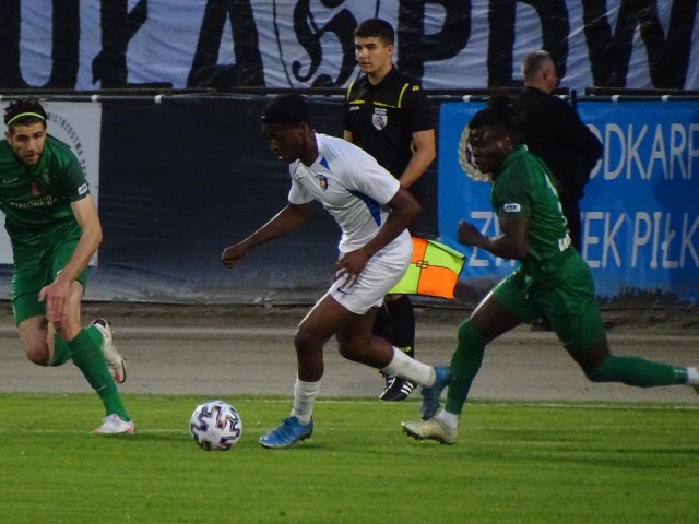 Stal Stalowa Wola pokonała w czwartek Karpaty Krosno w meczu półfinału Regionalnego Pucharu Polski. Sprawdź, jak oceniliśmy zielono-czarnych za to spotkanie w skali 1-10.