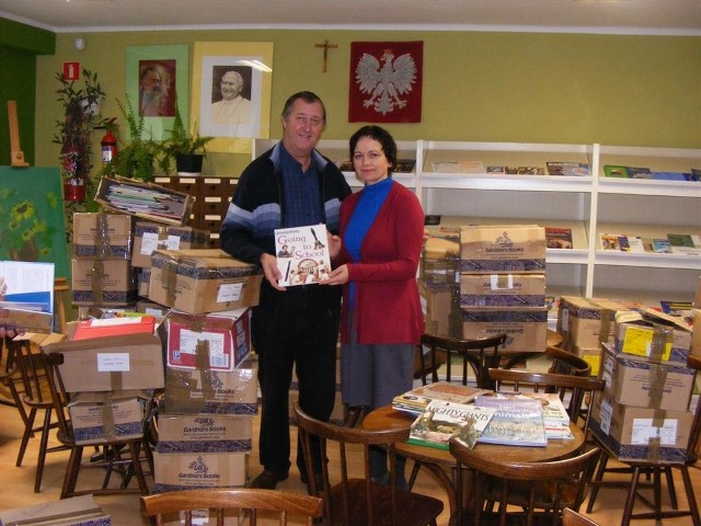 Gordon Conelly (na zdjęciu) przywiózł do Olesna 1500 książek.