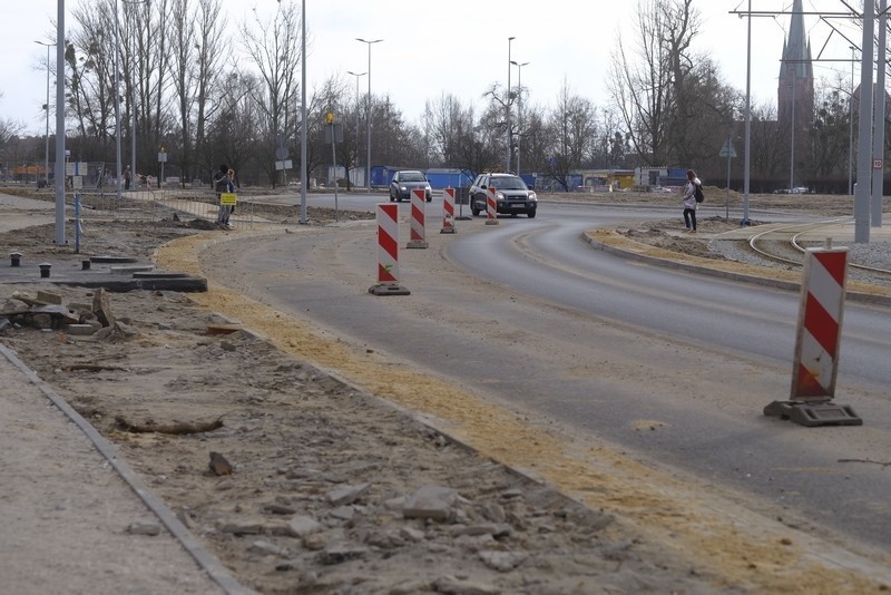 - Na wydłużenie terminu przebudowy placu Chrapka wpływ miały...