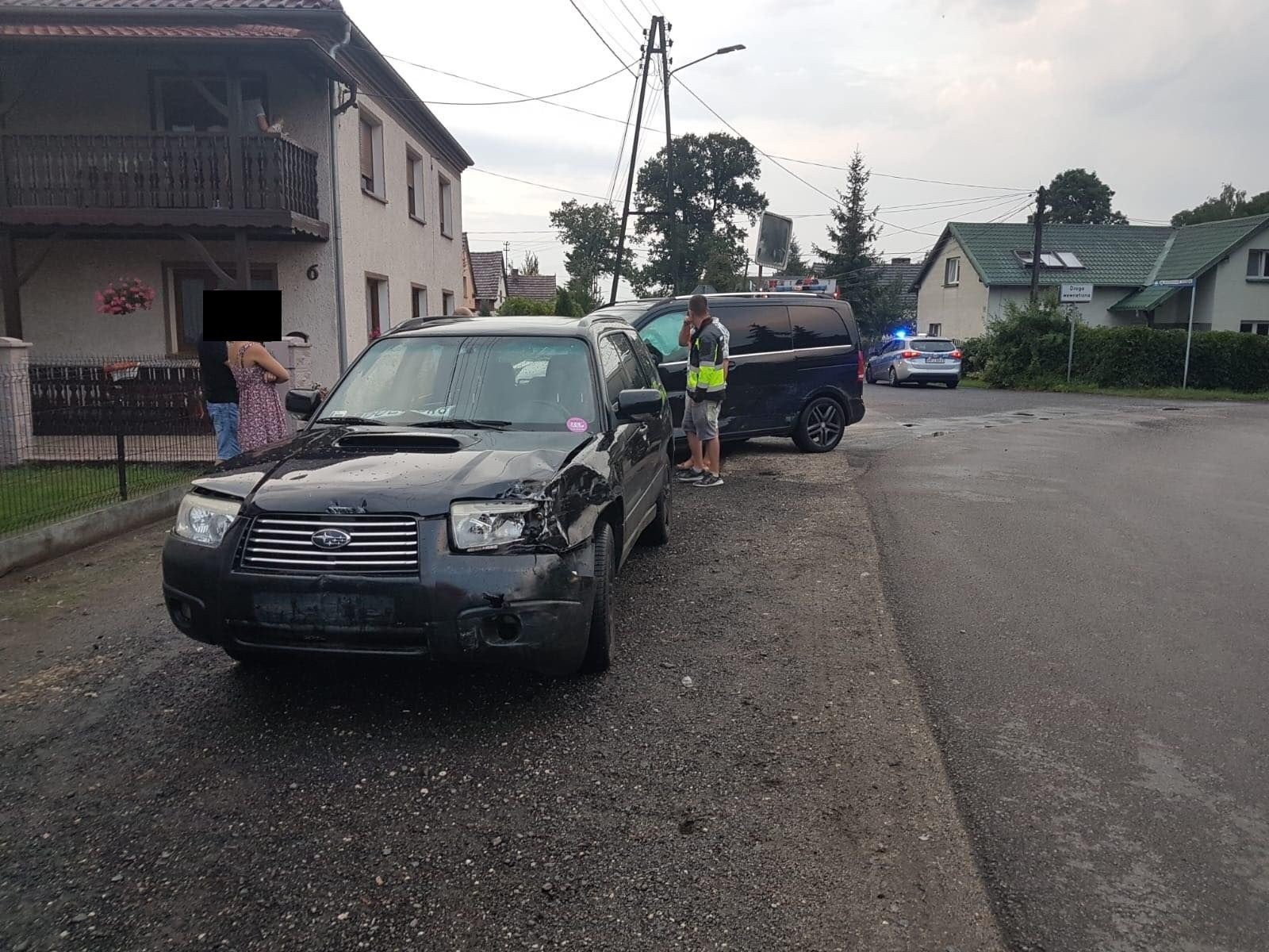 Zderzenie dwóch aut w Kotorzu przy ul. Opolskiej [zdjęcia
