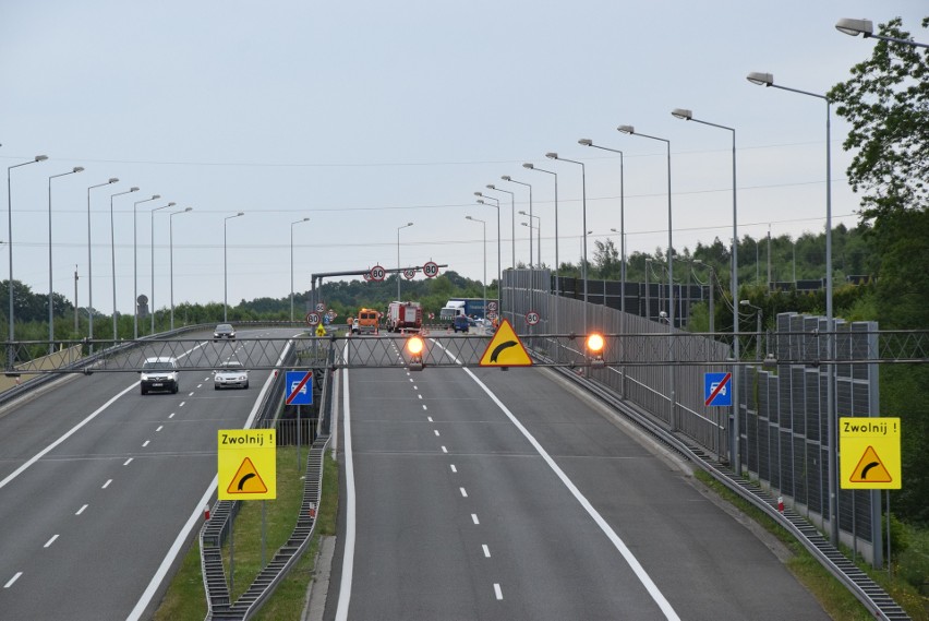 Śmiertelny wypadek na S1 w Bielsku-Białej: motocyklista uderzył w bariery ZDJĘCIA