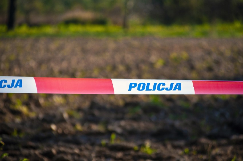 Wypadek w Ugniewie. Mężczyzna szedł poboczem drogi. Potrącił go samochód. 20.09.2021