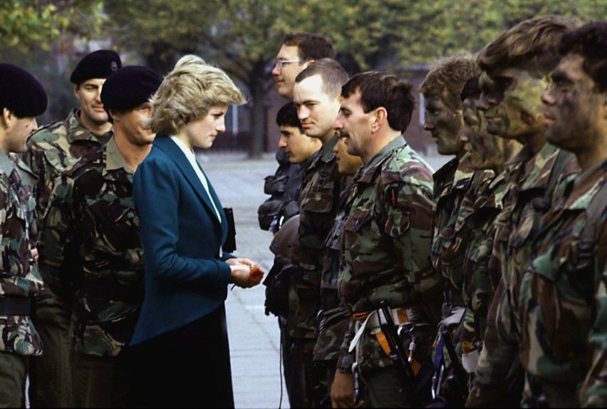 Księżna Diana: 25. rocznica śmierci. Jak zginęła księżna Diana? Tragiczny wypadek wstrząsnął światem. Archiwalne zdjęcia