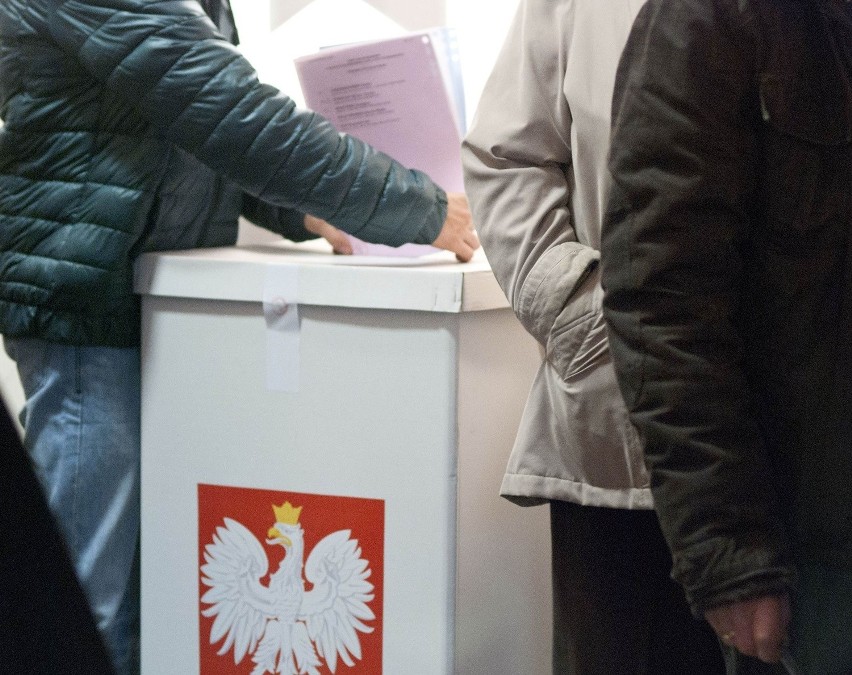 Błędy w wyborczych protokołach w Lublinie: Zła liczba kart w urnie i głosy jednej partii dla innej