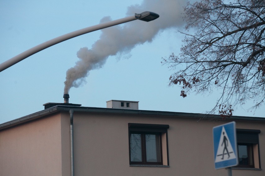Walka ze smogiem: Surowe kary za sprzedaż starych pieców. Minimum 10 000 złotych