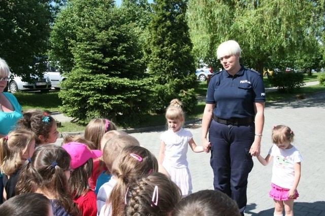 Na pytania dzieci odpowiadała między innymi Kamila Adamska z wydziału prewencji radomskiej policji 