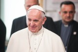 Papież Franciszek dał pieniądze na karetkę dla Lwowa. Przez kardynała Krajewskiego wsparł zbiórkę Okręgowej Izby Lekarskiej w Łodzi