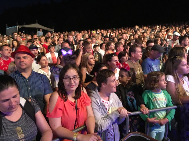 Huczny koncert na zakończenie Dymarek Świętokrzyskich w Nowej Słupi. Na scenie między innymi Krzysztof Cugowski. Publiczność dopisała. Zobaczcie zdjęcia i film z niedzieli>>>