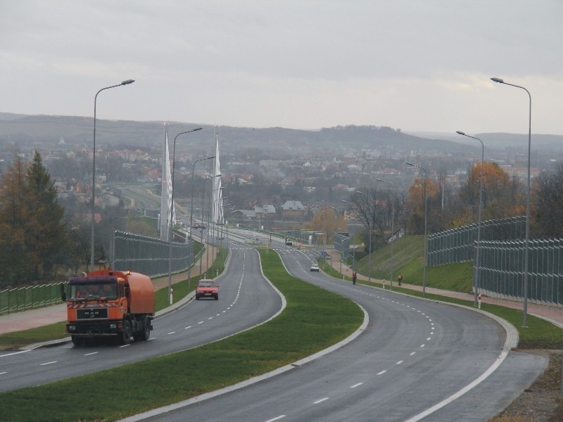 Budowa 3,84 km obwodnicy kosztowała 226,  6 mln złotych....