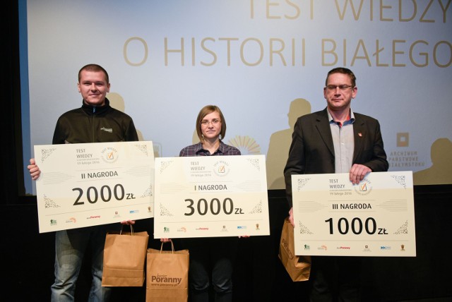 Zwycięzcy testu wiedzy o historii Białegostoku. Od lewej: Wojciech Szubzda, Joanna Żemojda i Adam Janucik.