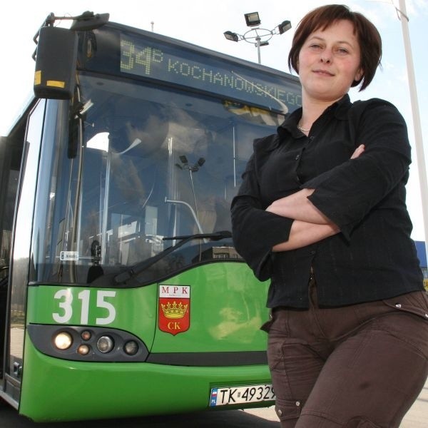 Joanna Badowska z Kielc jest jedną z dwóch pań &#8222;za kółkiem&#8221; w Miejskim Przedsiębiorstwie Komunikacji w Kielcach.