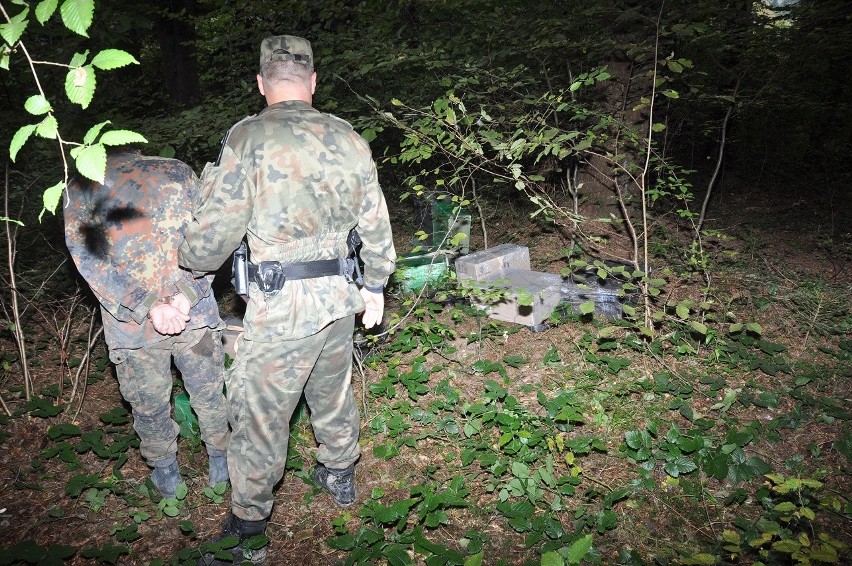 Przemycali papierosy strumykiem koło Kwaszeniny. To miał być sposób na zacieranie śladów, jak w westernie [ZDJĘCIA]