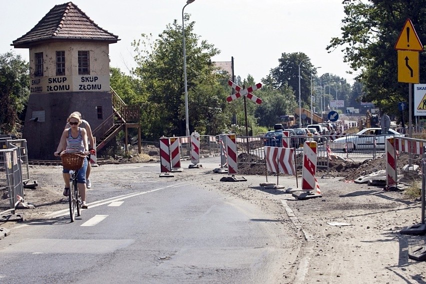 Wrocław: Trwa remont Zwycięskiej. Skanska chce zdążyć przed zimą (ZDJECIA)