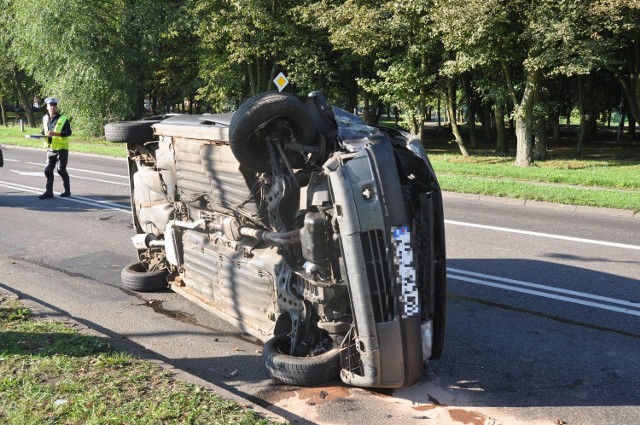 Auto zablokowało jeden z pasów ruchu na obwodnicy