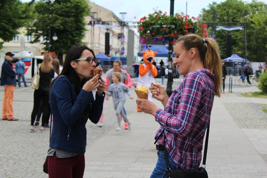 Koszykarze Rosy Radom sprzedawali lody, aby pomóc choremu trenerowi