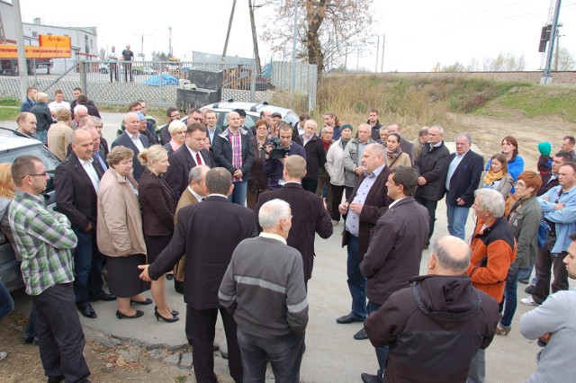 Na burzliwe spotkanie w sprawie przedłużającego się remontu przyszło około stu osób