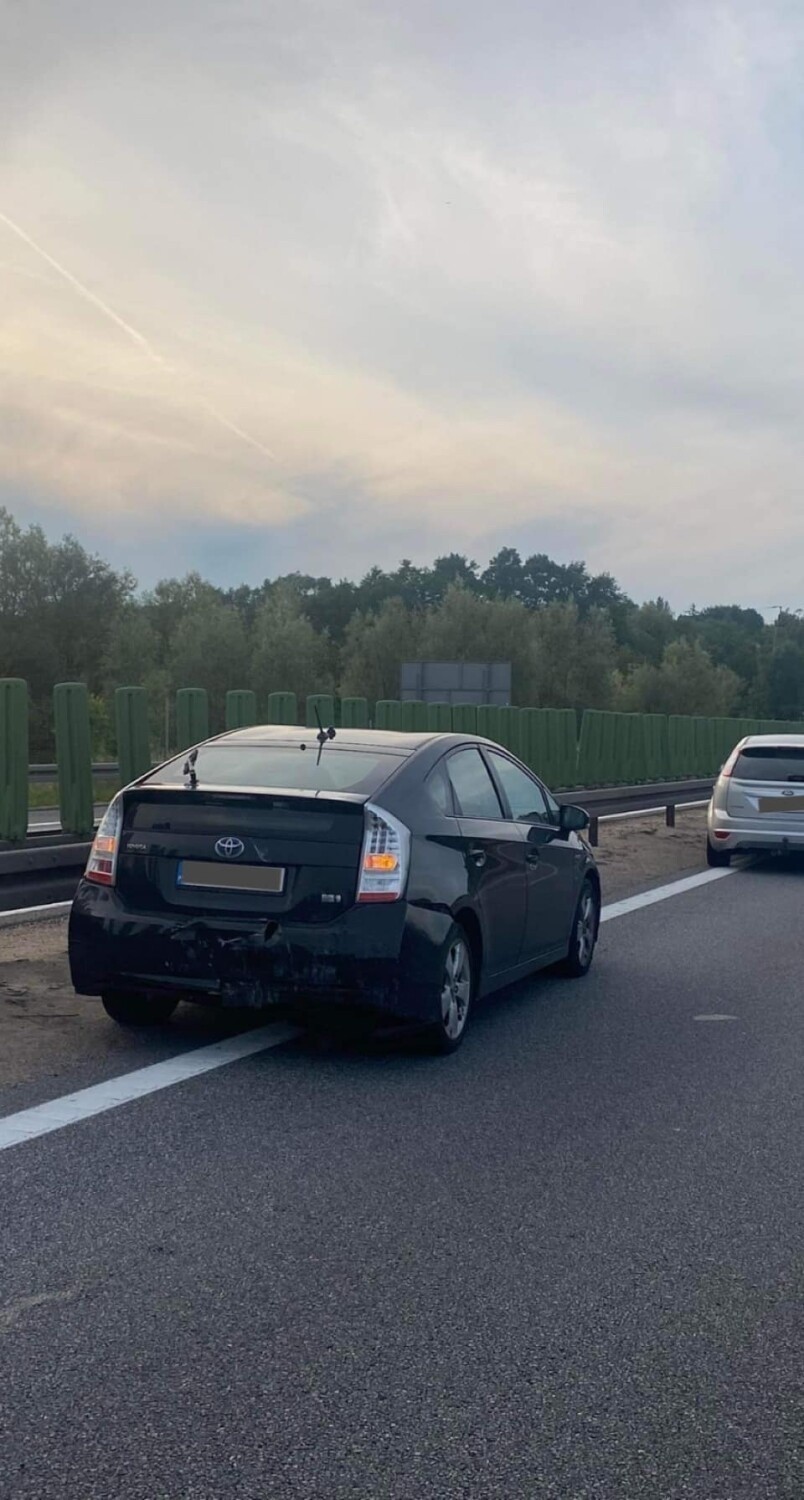 Wypadek w Juszkowie. Zderzyły się trzy samochody, jedna osoba trafiła do szpitala 