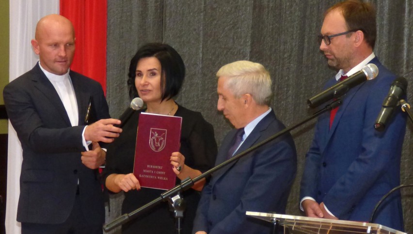 Akt nadania Samorządowej Szkole Podstawowej w Wielgusie -...