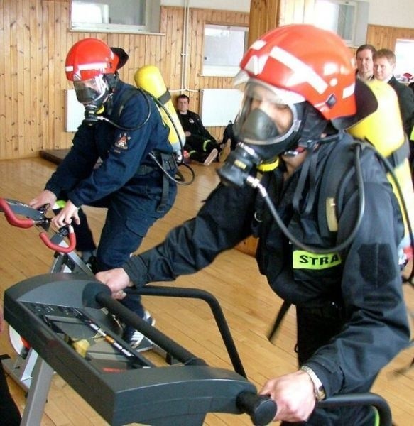 Kursanci Ośrodka Szkolenia Państwowej Straży Pożarnej w Nisku.