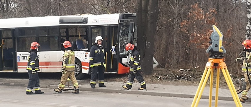 Dramatyczny wypadek autobusu w Jastrzębiu-Zdroju. Dziewięć...