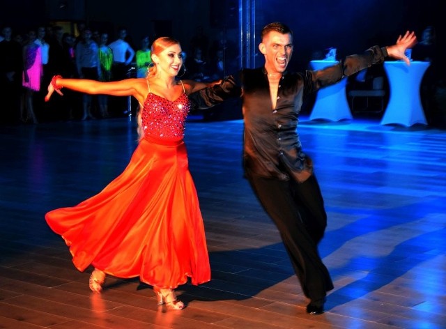 Anna i Tomasz Kurczyńscy podczas występu na tanecznej gali w Skarżysku