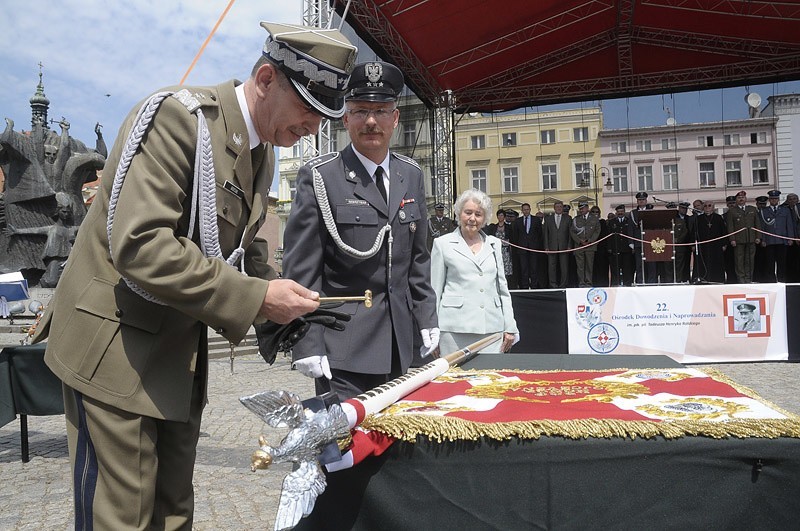 Sztandar dla 22 Ośrodka Dowodzenia i Naprowadzania