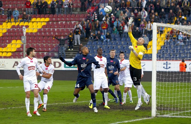 Równo rok temu Portowcy zremisowali u siebie z Widzewem 1:1. Był to trzeci mecz pod wodzą trenera Dariusza Wdowczyka, a zarazem pierwszy zdobyty punkt.