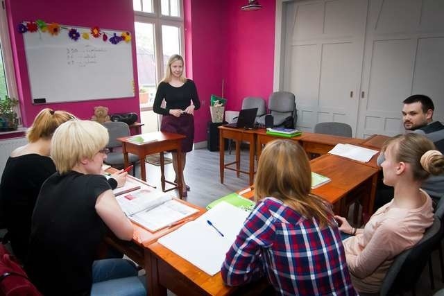 Do bydgoskiego Ośrodka Alliance Française zgłaszają się pracodawcy, którzy nie mogą znaleźć pracowników biegle mówiących w językach romańskich. Szansę na pracę mają nawet ci, którzy są w trakcie nauki języka