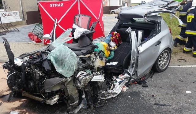 Wypadek w Ligocie Dolnej. Jedna osoba zginęła, dwie odniosły obrażenia.