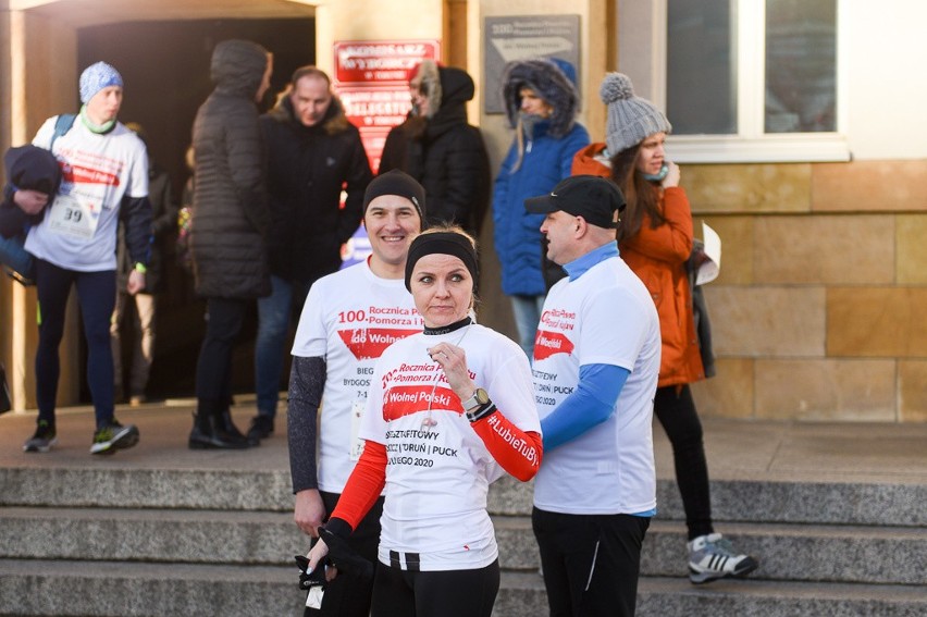 Punktualnie o 9.00 w piątek z Bydgoszczy i Torunia ruszyły...