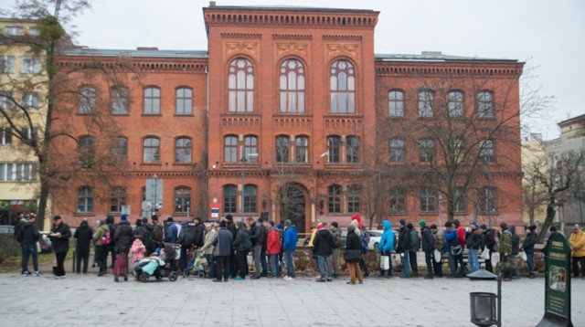 W Bydgoszczy w ramach inicjatywy Food Not Bombs posiłki wydawane są w każdą niedzielę w parku przy Placu Wolności.