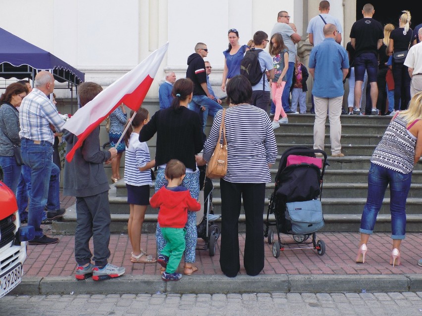 Msza odbyła się w kościele garnizonowym Ojców Karmelitów. Po...