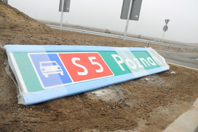 W piątek oficjalnie otwarto dla ruchu kolejny fragment drogi ekspresowej S5. Odcinek Leszno - Radomicko ma 19 km.Czytaj dalej --->
