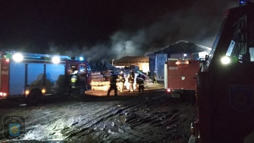 Gniezno: Pożar w Braciszewie. 30 jednostek straży w akcji....
