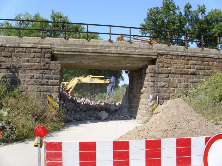 Wiadukt kolejowy w Czesławicach pod Nałęczowem do wyburzenia. Powstanie nowy obiekt (ZDJĘCIA)  