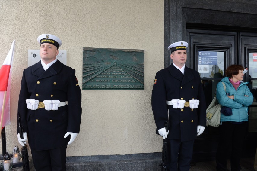 82. rocznica masowych wysiedleń ludności z Gdyni. Uroczystości z udziałem mieszkańców i samorządowców