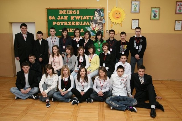klasa III B z Gimnazjum w Zespole Szkół imienia Jana Pawła II w Łopusznie