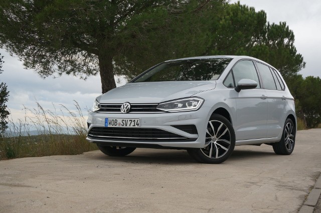 Volkswagen Golf Sportsvan FL - testVolkswagen Golf Sportsvan przeszedł facelifting dzięki czemu w swojej palecie ma teraz do wyboru między innymi 20 kolorów, 6 silników i nowe światła. Czy jednak zabieg odmładzania przebiegł pomyślnie?  fot. Konrad Grobel