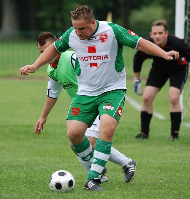 Łukasz Berkowski zdobył trzy gole dla Victorii Sianów.