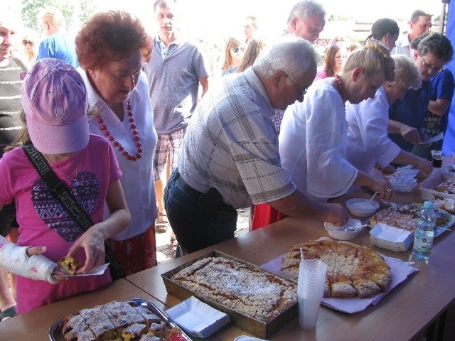 Mieszkańcy Leszczydołów upiekli ciasto na imprezę