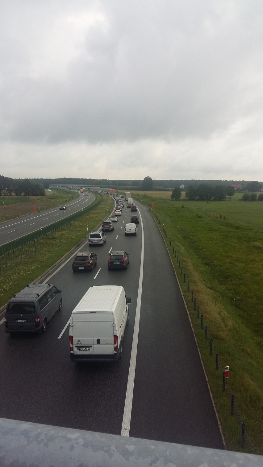 Na autostradzie A1 w okolicach Torunia tworzyły się dziś...