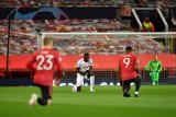 Piłkarze dwóch angielskich klubów przestaną klęczeć przed meczami. Gest „Black Lives Matter” stracił na znaczeniu