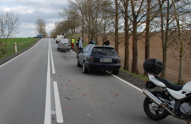 Na drodze krajowej nr 20 między Mokrzynem a Półcznem zderzyły się trzy pojazdy. 