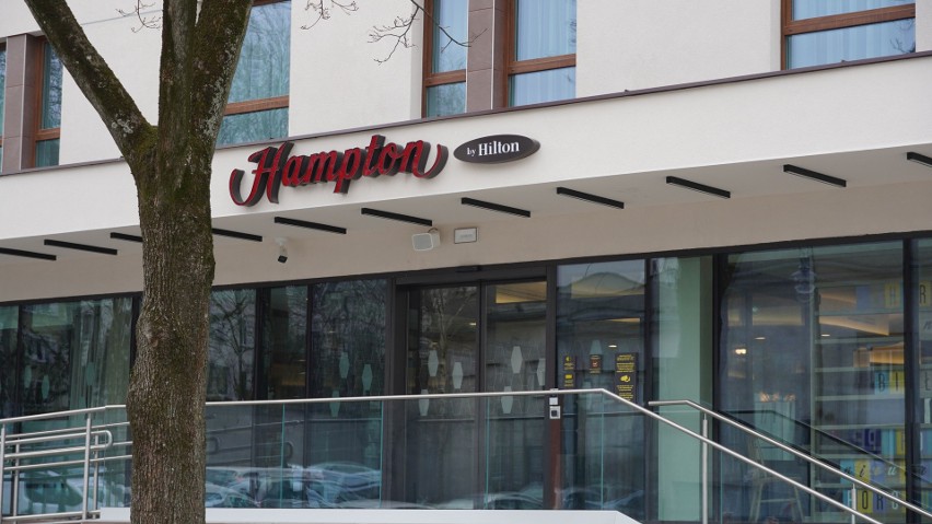 Pierwszy hotel sieci Hilton w Białymstoku. Hotel Hampton by Hilton od 2 marca przyjmuje już gości. Zobacz, jak jest w środku [ZDJĘCIA]