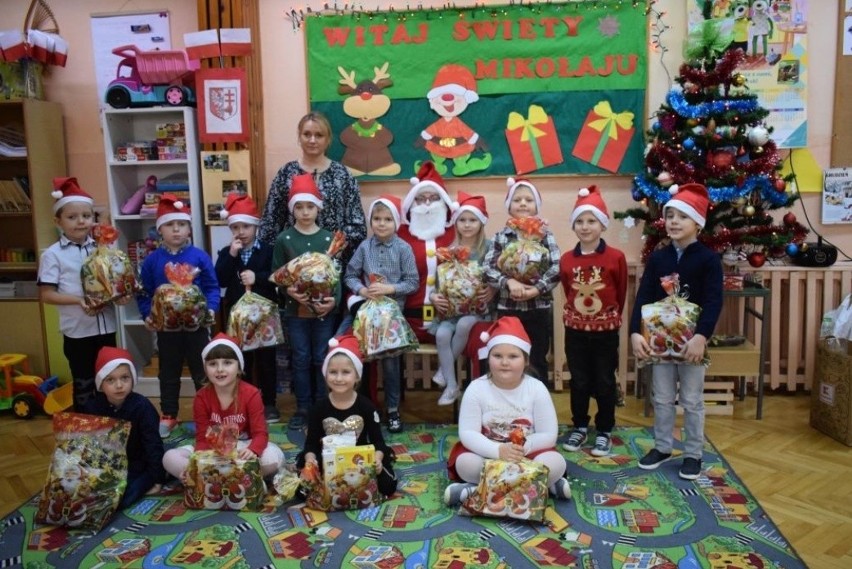 Mikołaj odwiedził przedszkole w Zespole Szkół w Osieku....